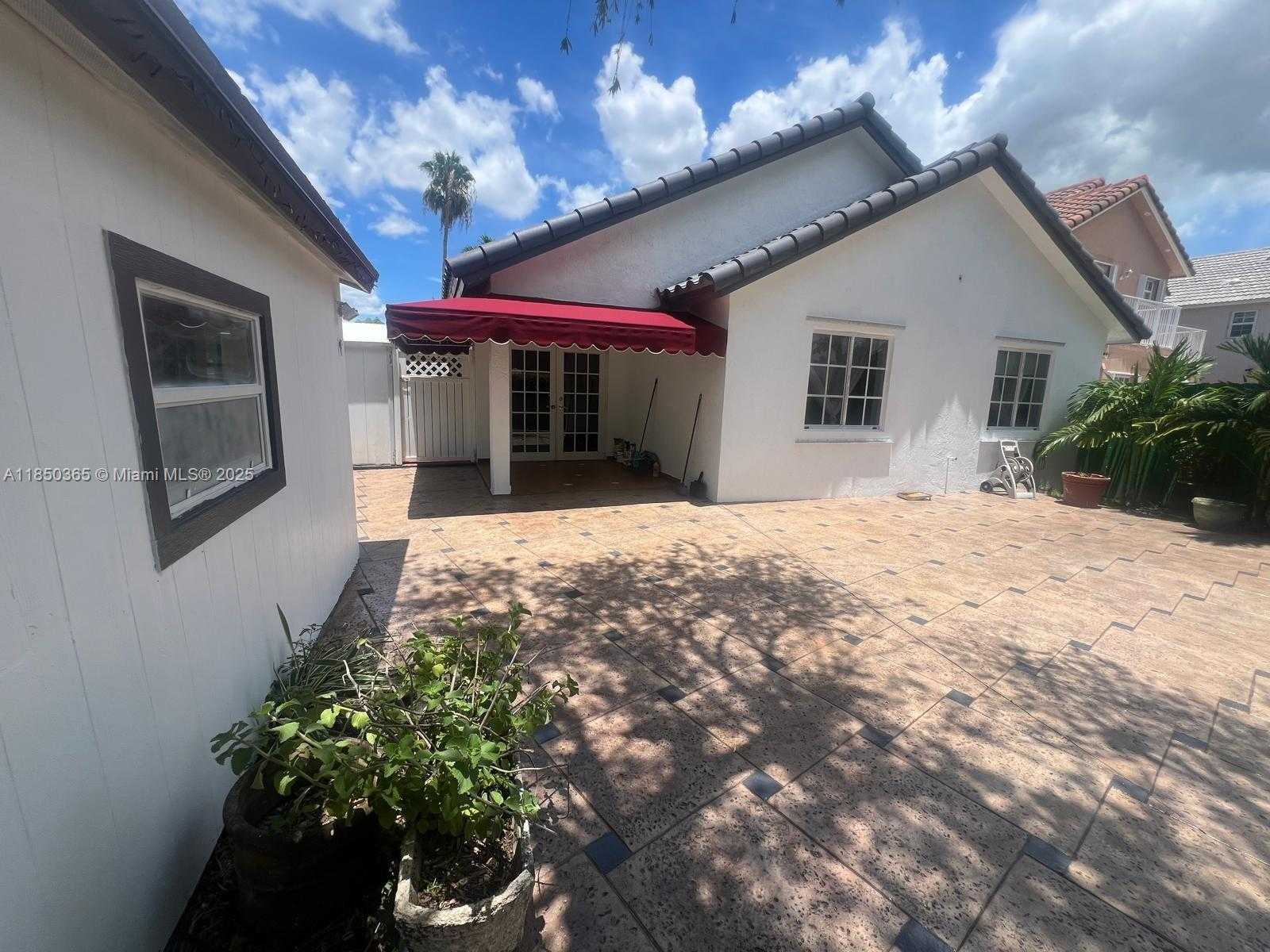 Small Image of 5221 SOUTH WEST 154TH PL, Miami Number 26