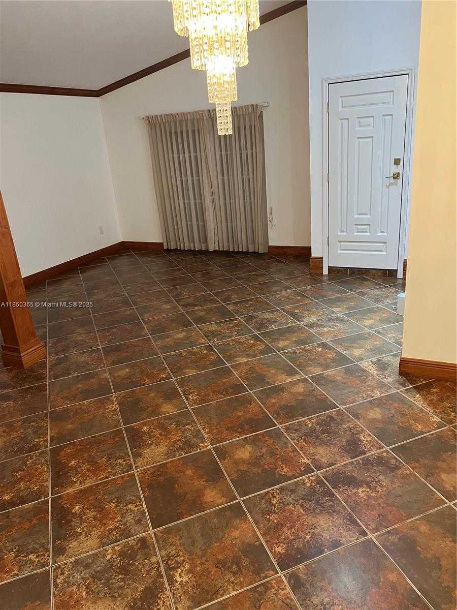 Small Image of 5221 SOUTH WEST 154TH PL, Miami Number 3
