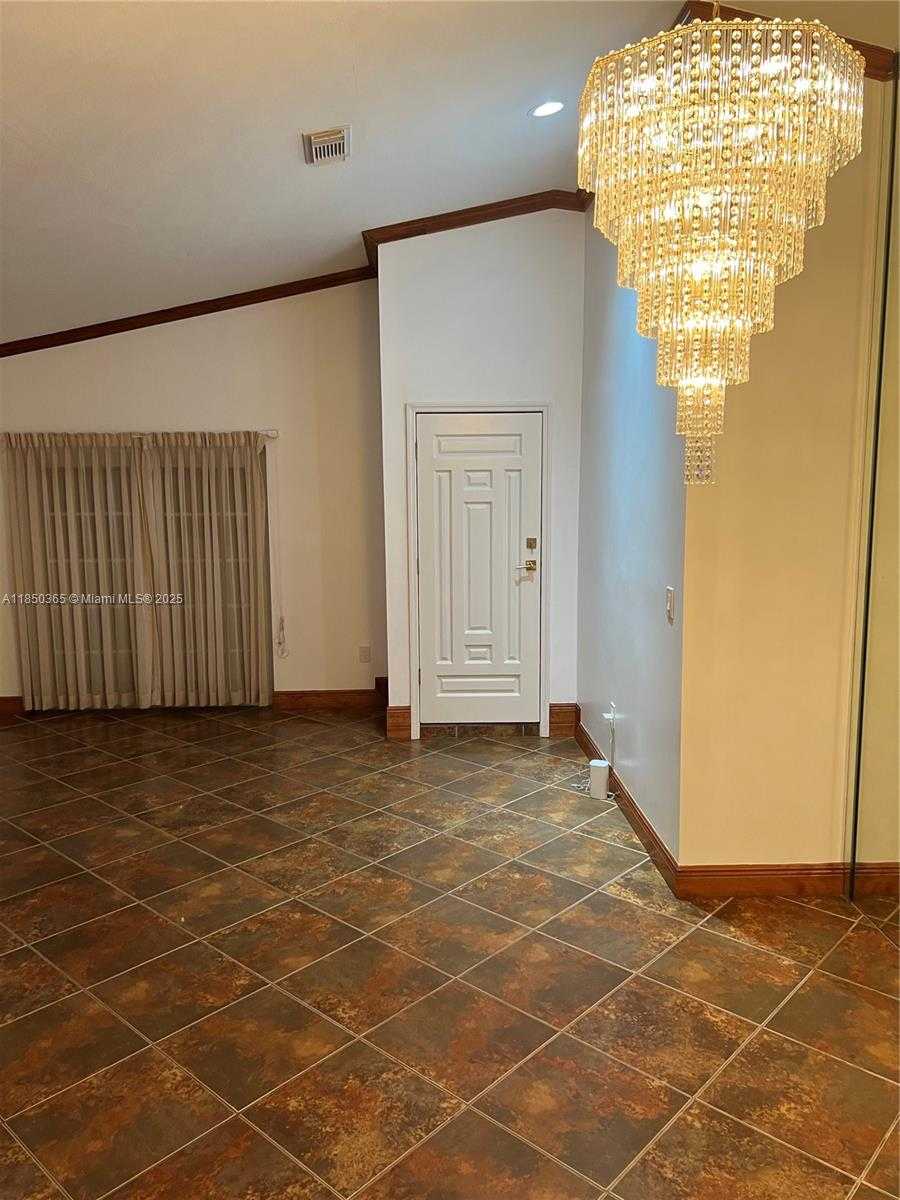 Small Image of 5221 SOUTH WEST 154TH PL, Miami Number 4