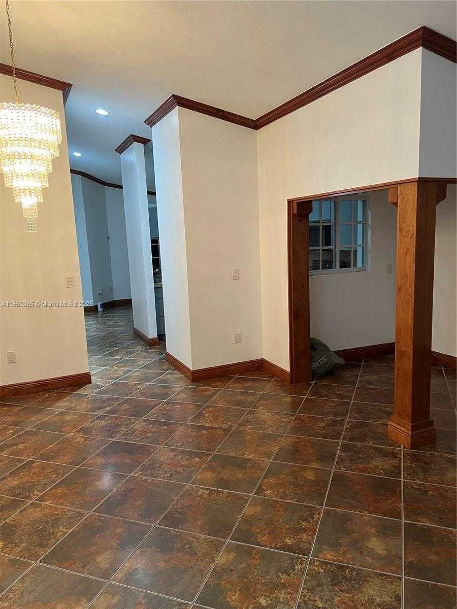 Small Image of 5221 SOUTH WEST 154TH PL, Miami Number 6