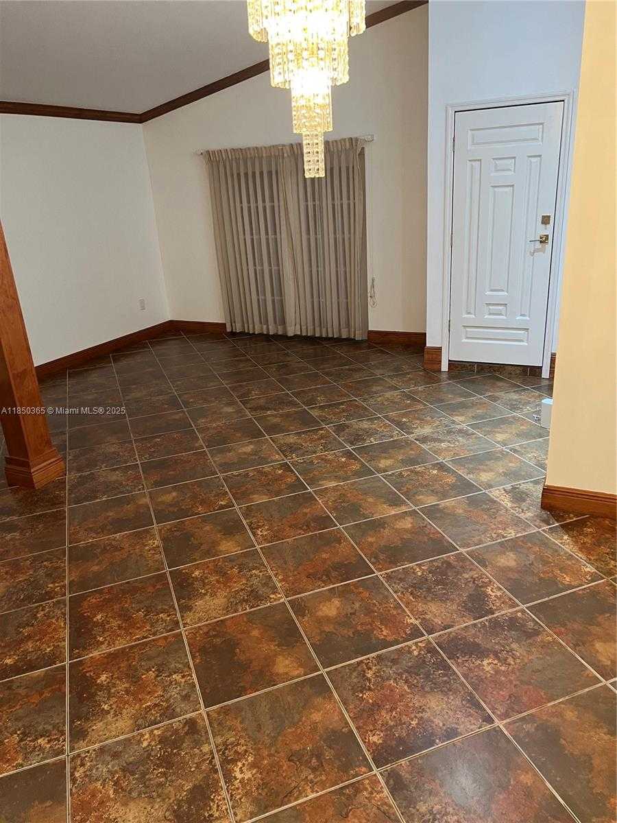 Small Image of 5221 SOUTH WEST 154TH PL, Miami Number 7
