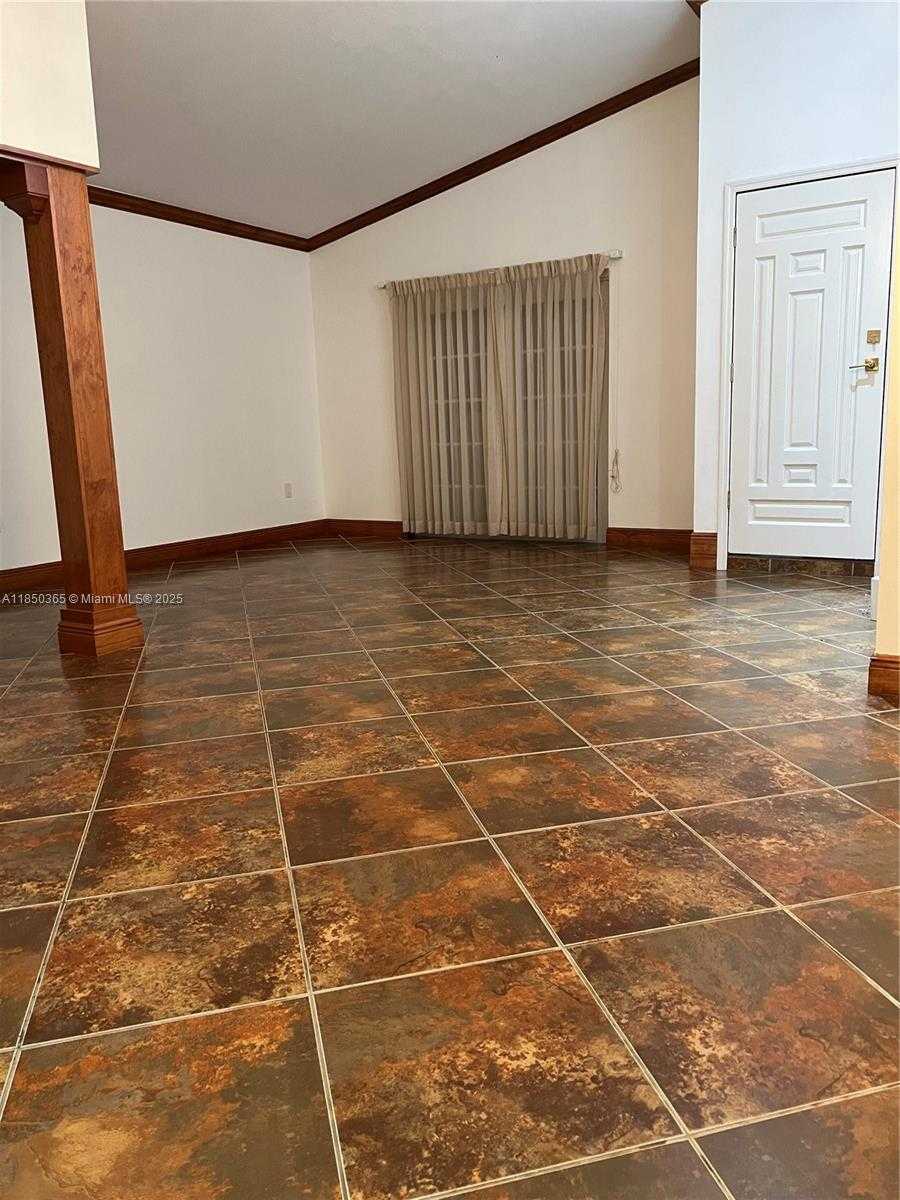 Small Image of 5221 SOUTH WEST 154TH PL, Miami Number 8