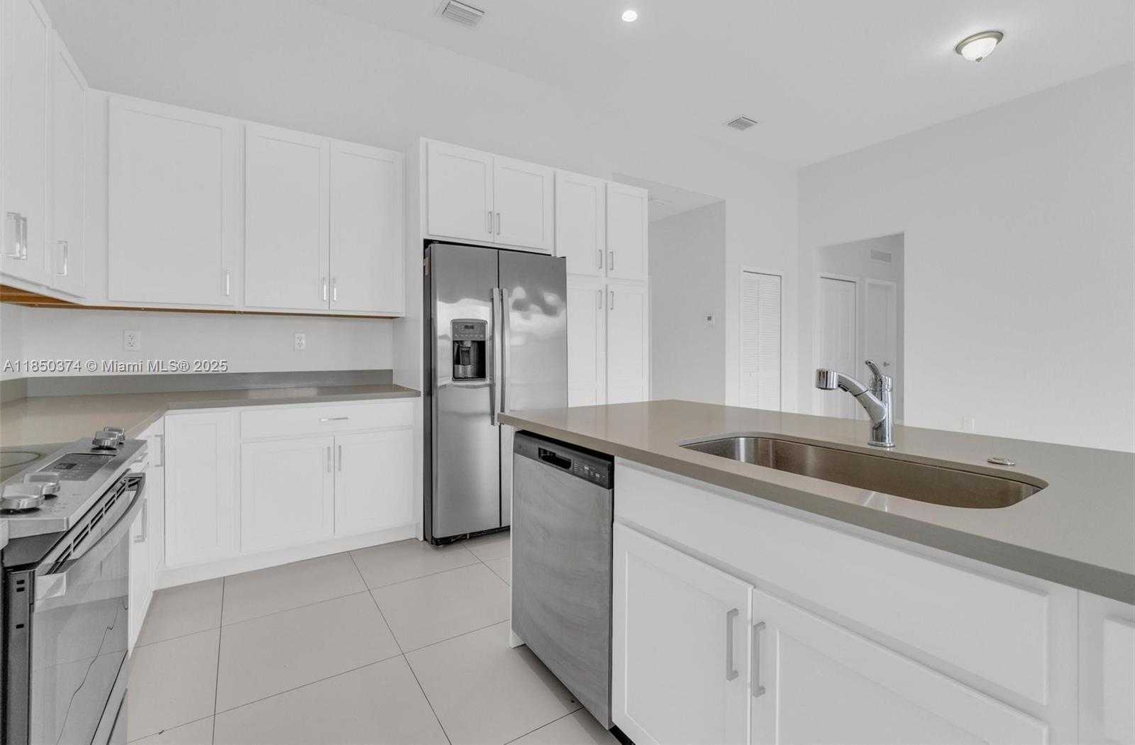 Small Image of 19447 SOUTH WEST 124TH CT, Miami Number 10
