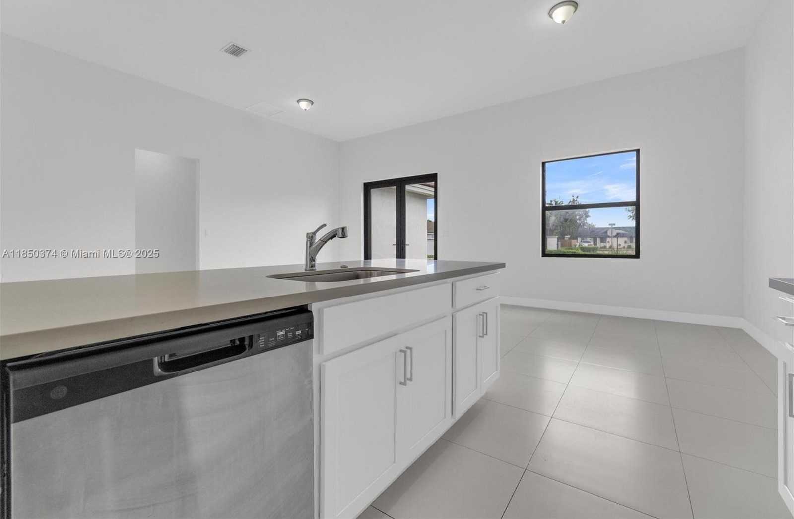 Small Image of 19447 SOUTH WEST 124TH CT, Miami Number 12