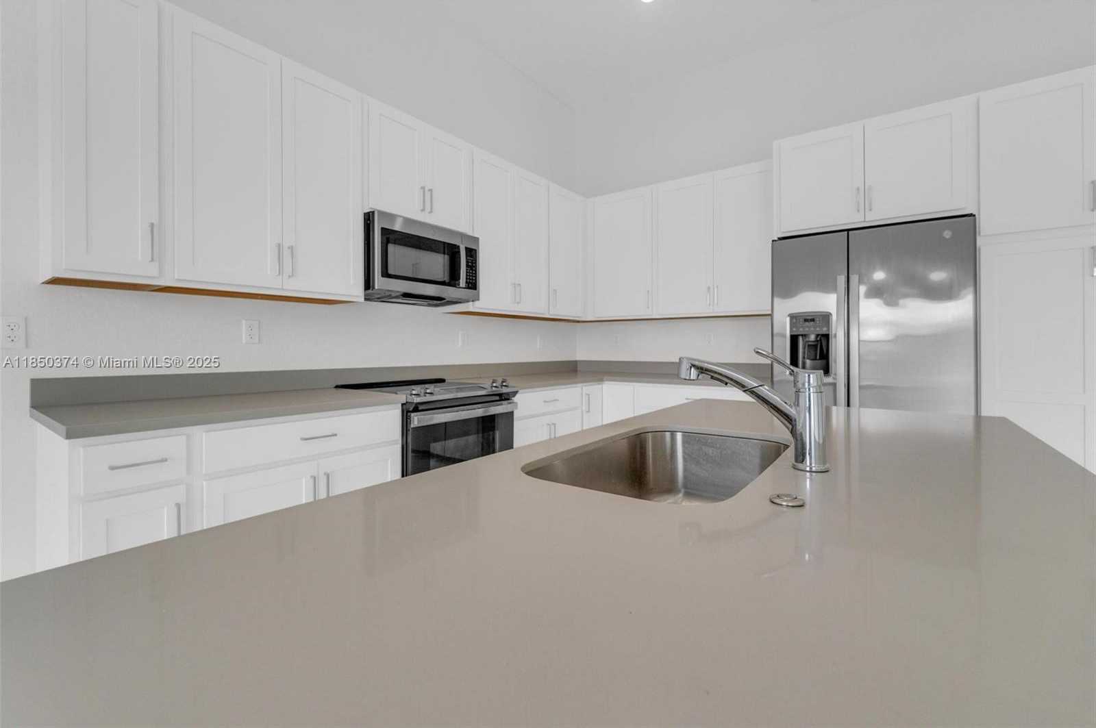 Small Image of 19447 SOUTH WEST 124TH CT, Miami Number 13