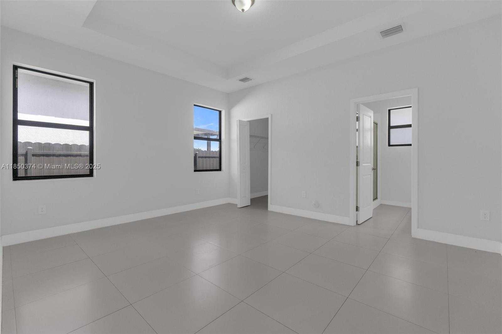 Small Image of 19447 SOUTH WEST 124TH CT, Miami Number 15