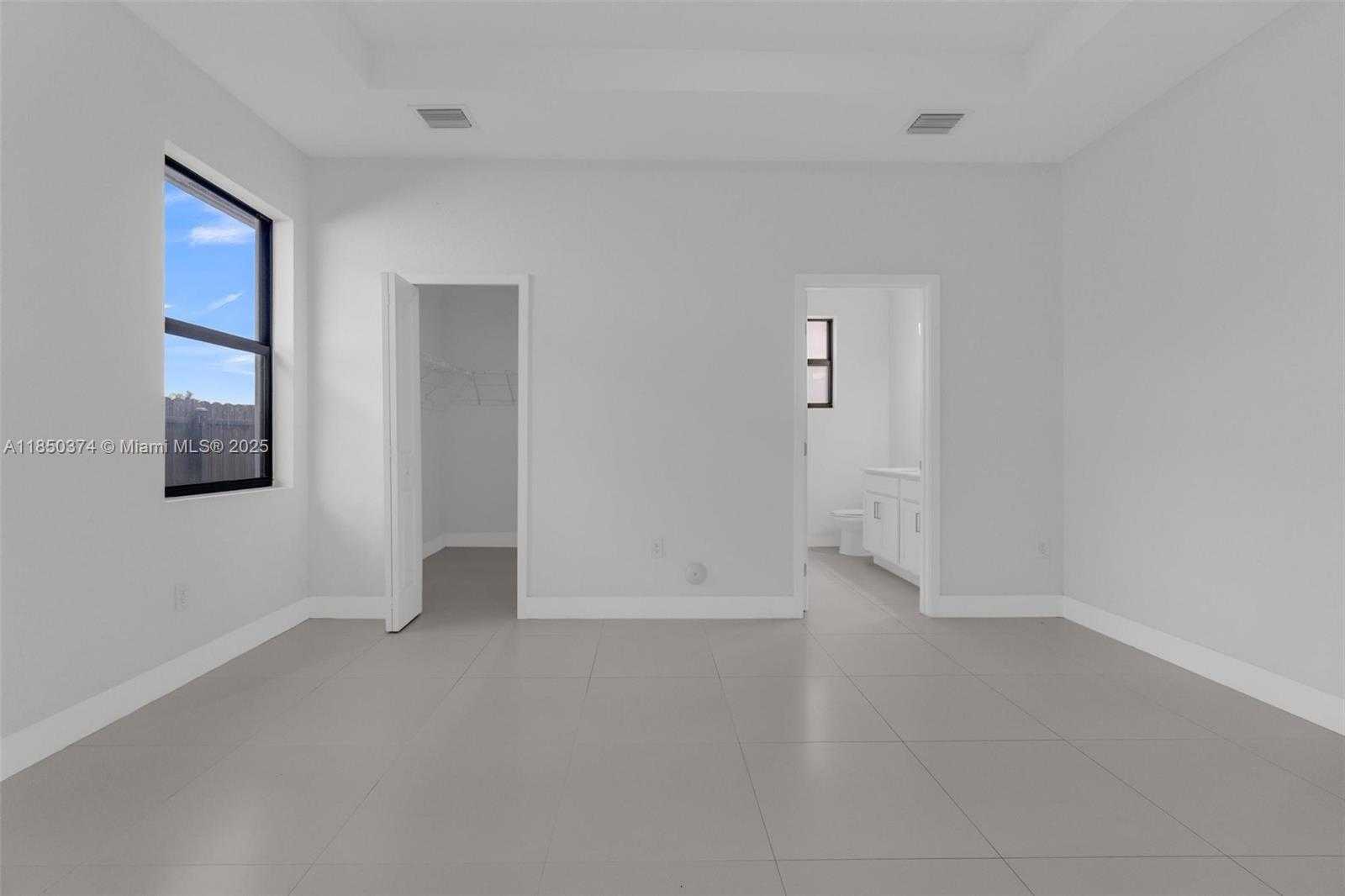 Small Image of 19447 SOUTH WEST 124TH CT, Miami Number 17
