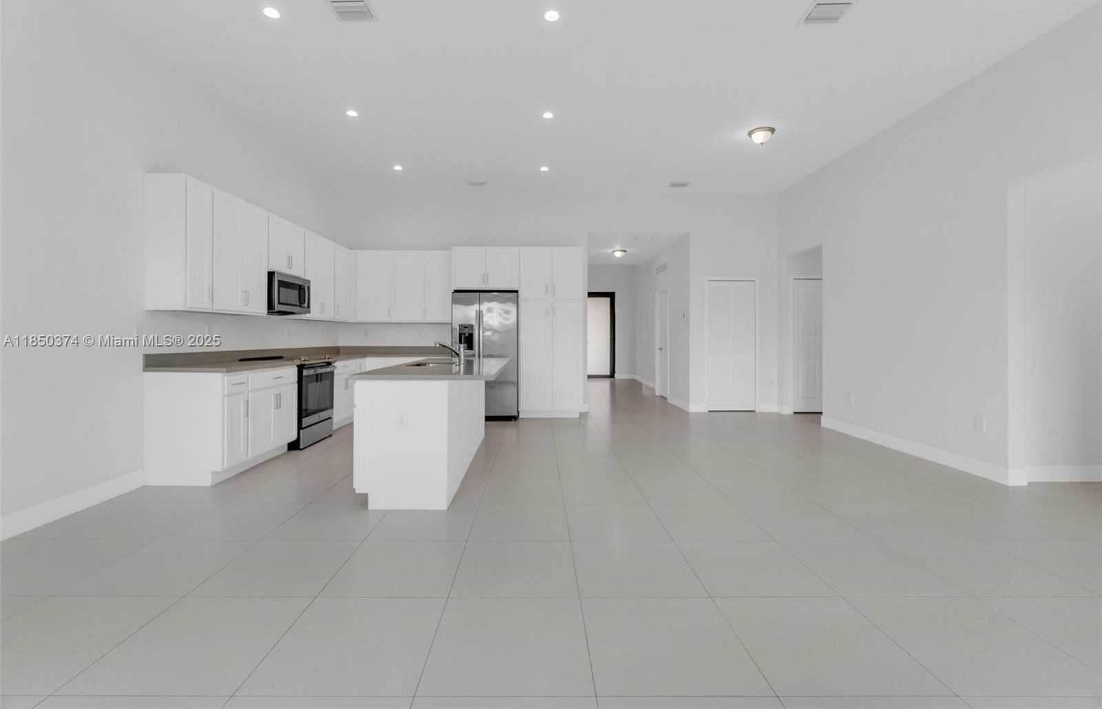 Small Image of 19447 SOUTH WEST 124TH CT, Miami Number 3