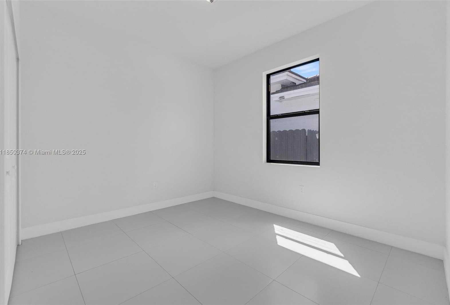 Small Image of 19447 SOUTH WEST 124TH CT, Miami Number 34