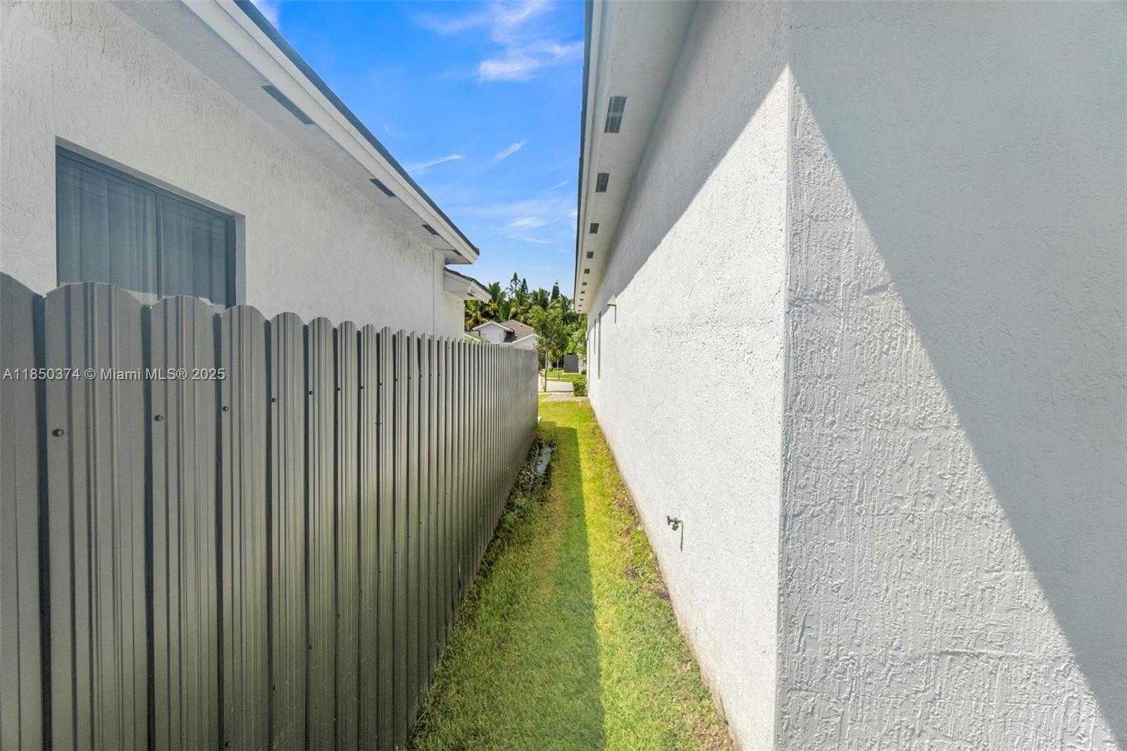 Small Image of 19447 SOUTH WEST 124TH CT, Miami Number 38