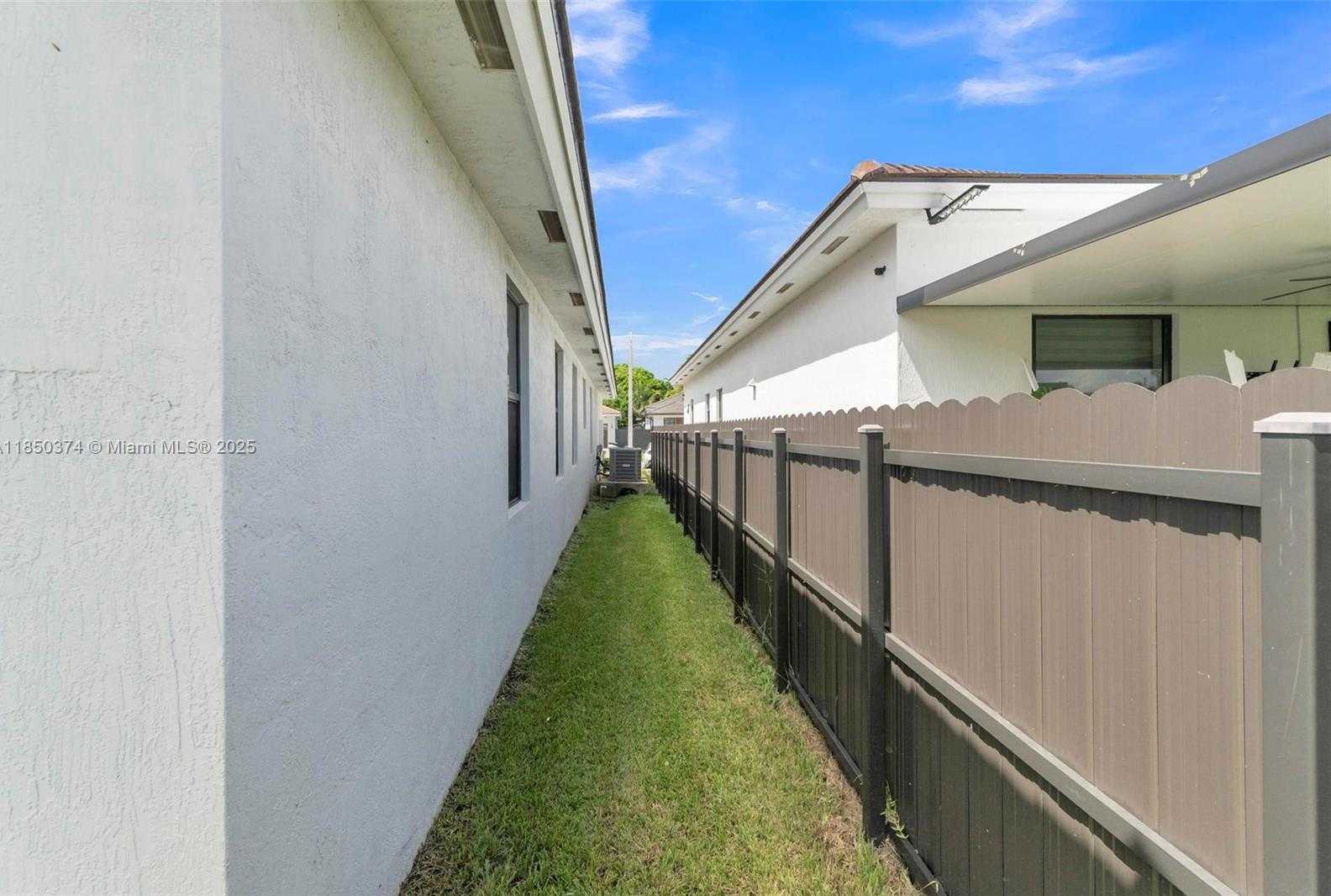 Small Image of 19447 SOUTH WEST 124TH CT, Miami Number 44