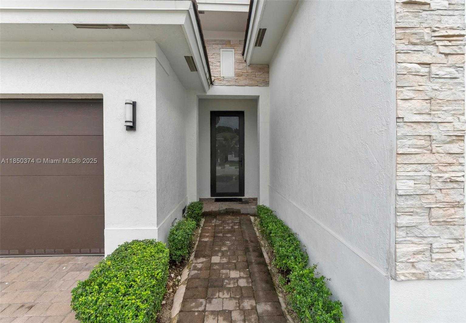 Small Image of 19447 SOUTH WEST 124TH CT, Miami Number 46