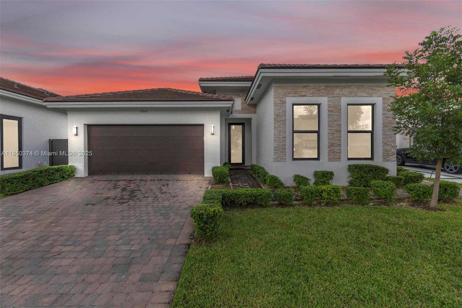 Small Image of 19447 SOUTH WEST 124TH CT, Miami Number 48