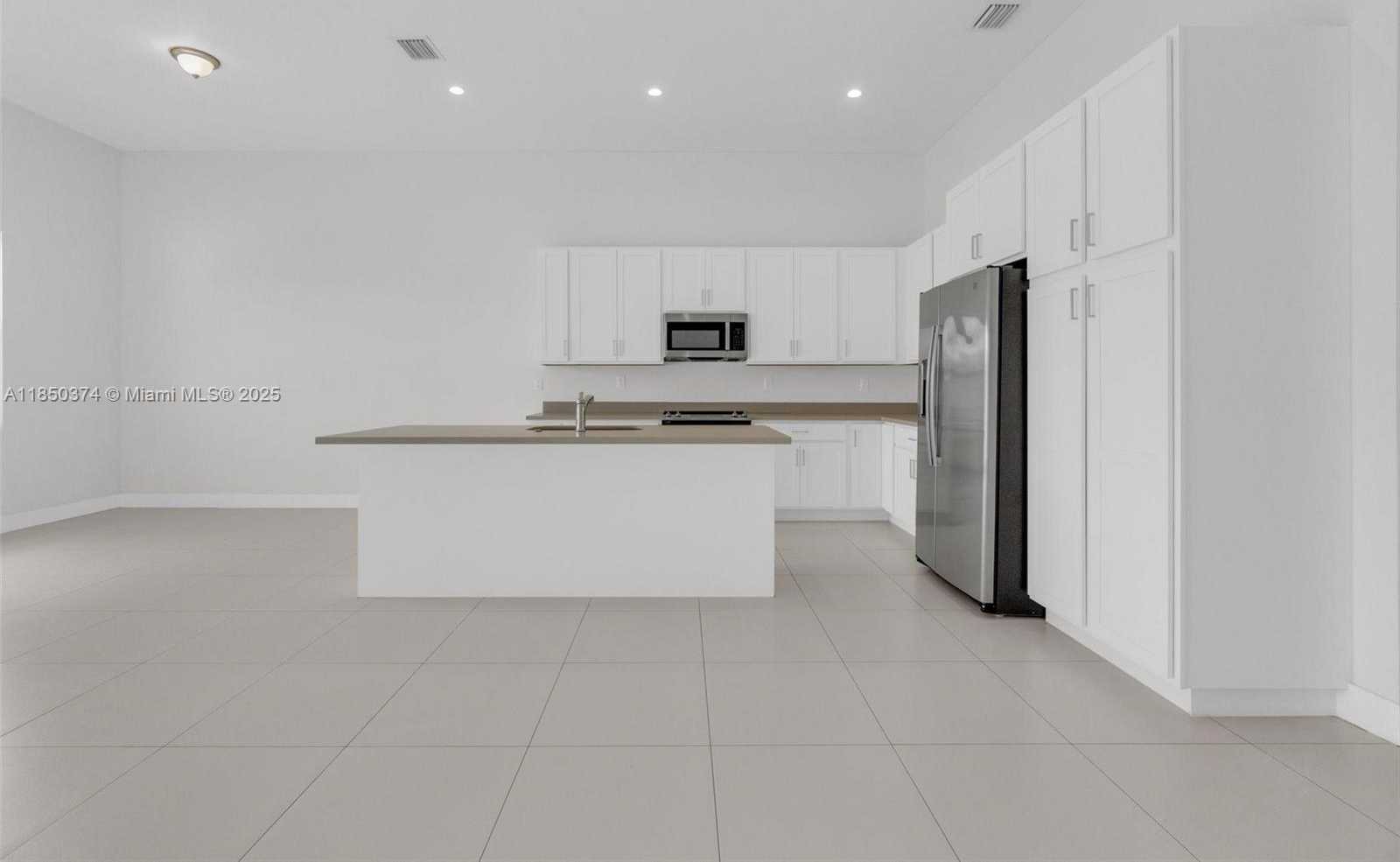 Small Image of 19447 SOUTH WEST 124TH CT, Miami Number 5