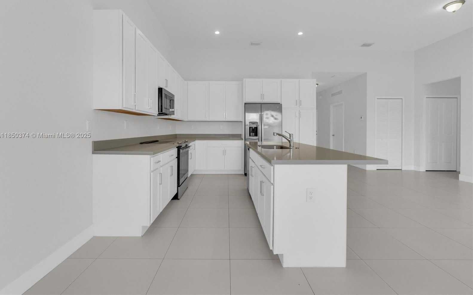 Small Image of 19447 SOUTH WEST 124TH CT, Miami Number 7