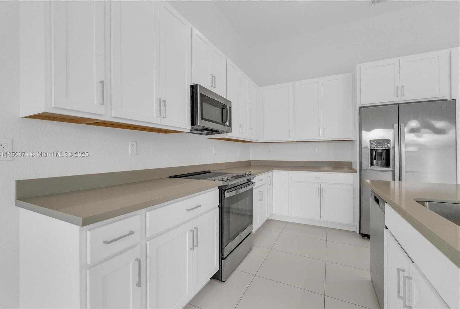 Small Image of 19447 SOUTH WEST 124TH CT, Miami Number 8