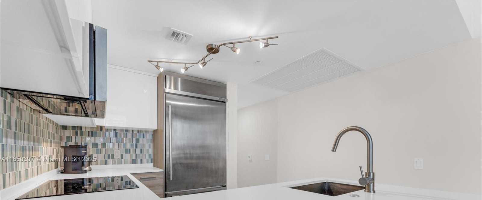 Small Image of 1300 BRICKELL BAY DR #2511, Miami Number 10
