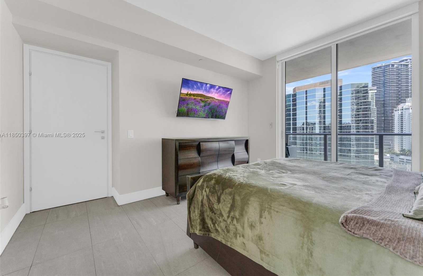 Small Image of 1300 BRICKELL BAY DR #2511, Miami Number 11