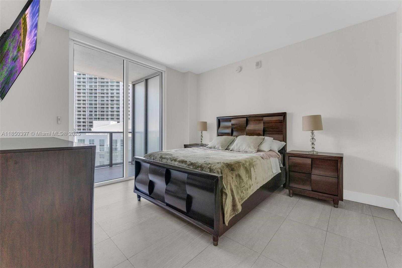 Small Image of 1300 BRICKELL BAY DR #2511, Miami Number 12