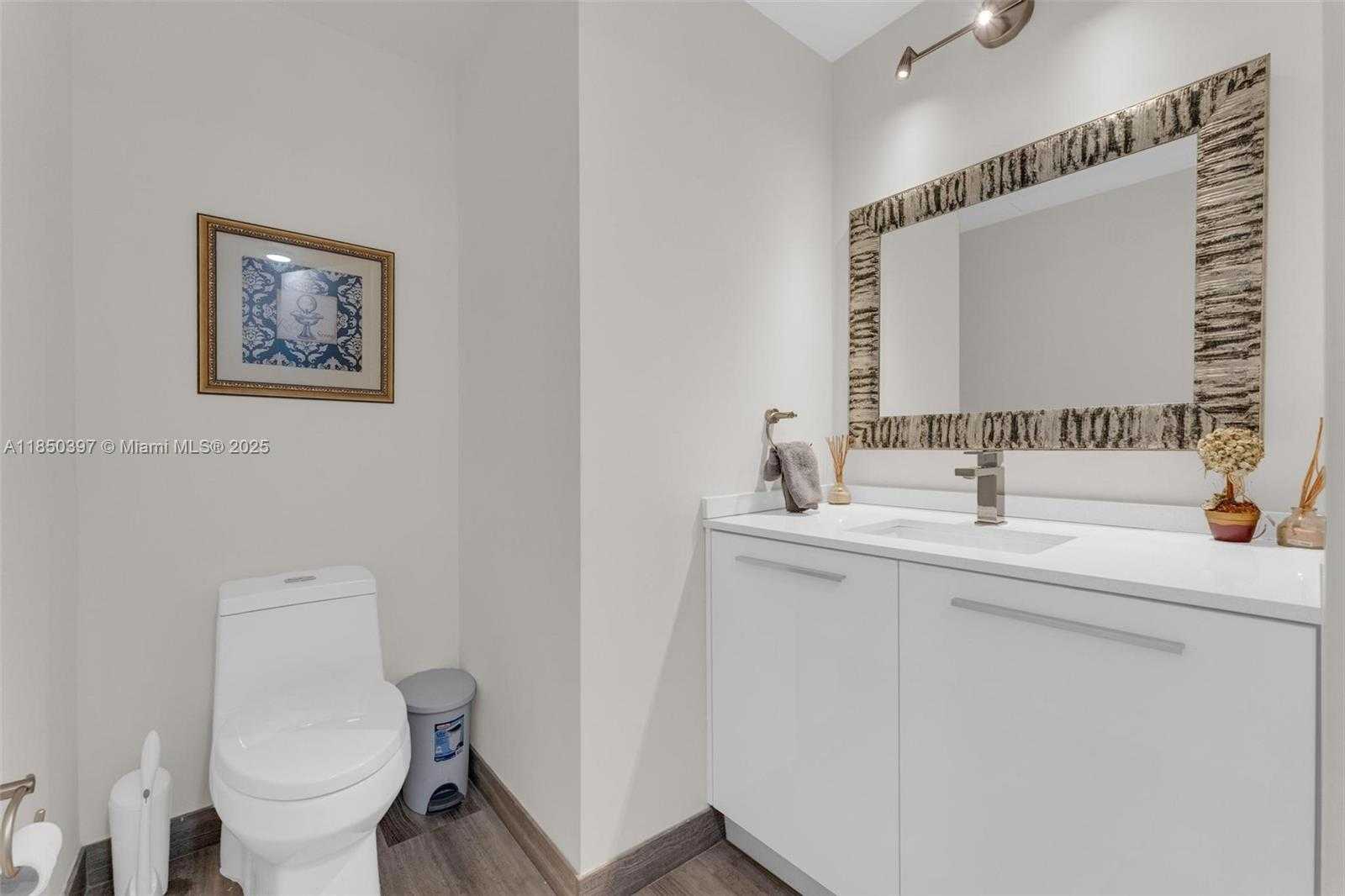 Small Image of 1300 BRICKELL BAY DR #2511, Miami Number 16