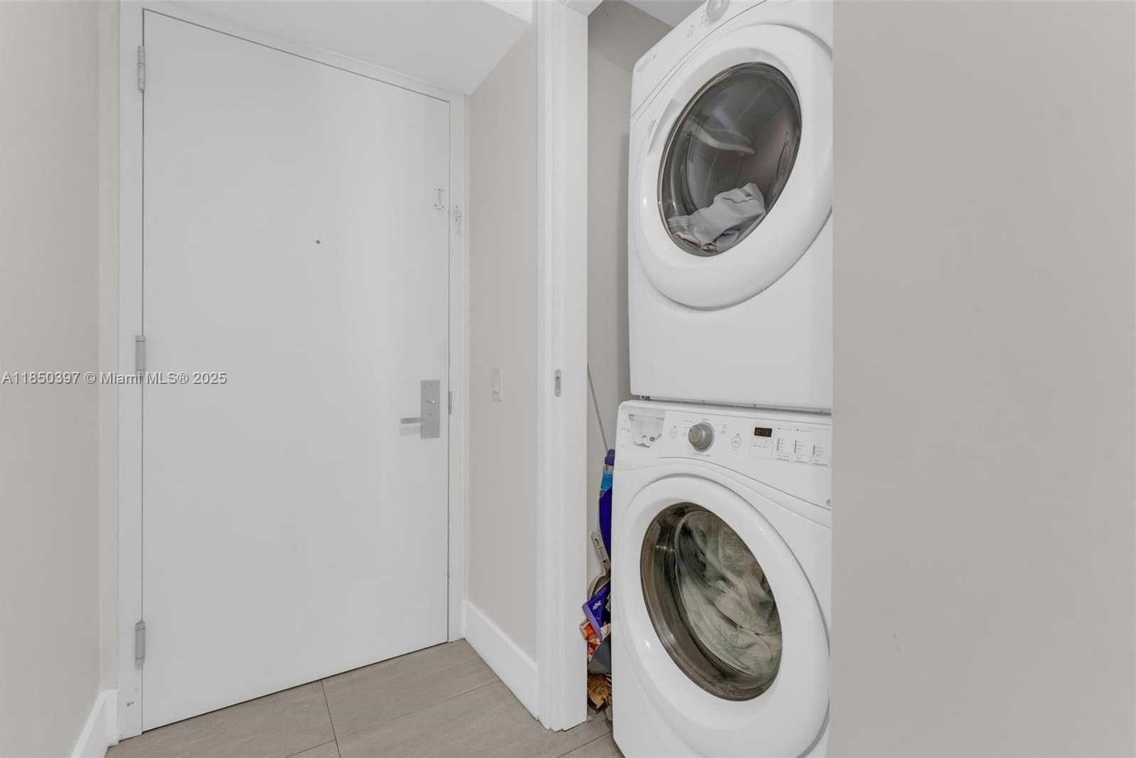 Small Image of 1300 BRICKELL BAY DR #2511, Miami Number 17