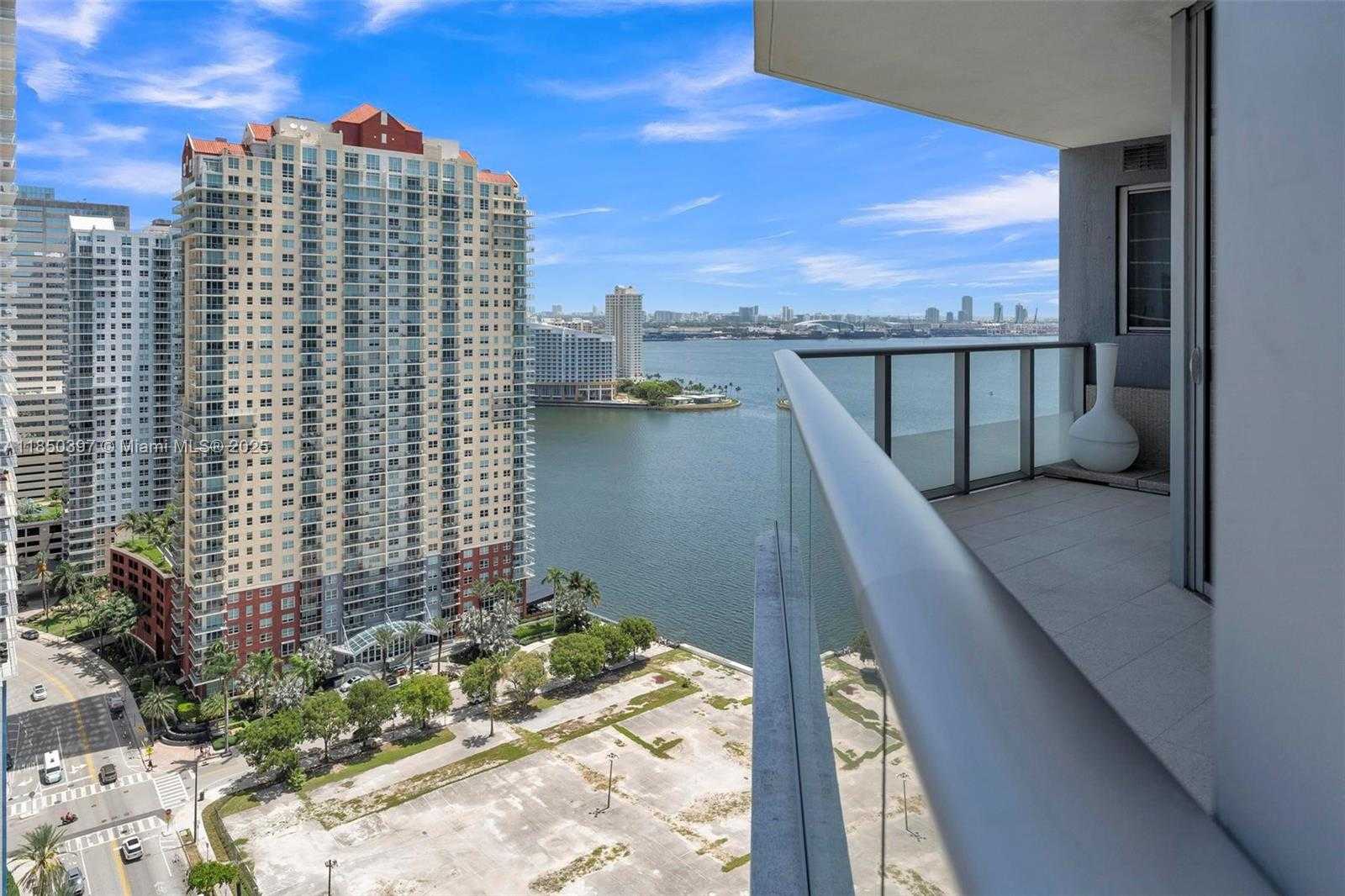 Small Image of 1300 BRICKELL BAY DR #2511, Miami Number 18