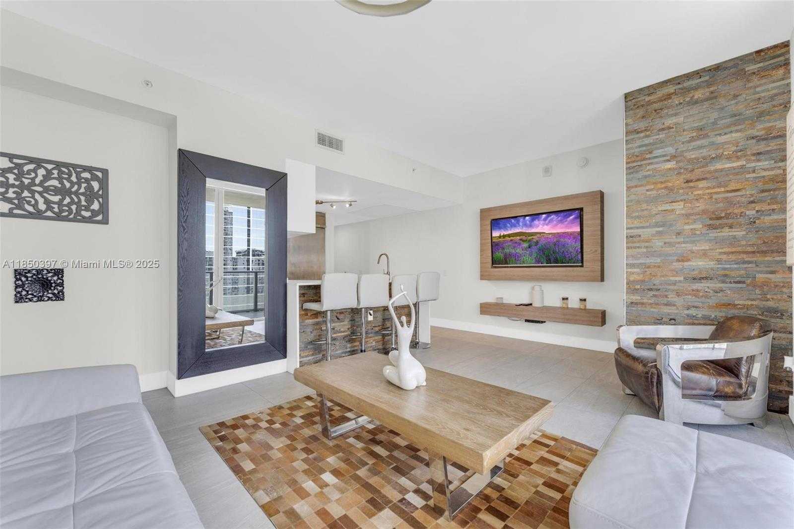 Small Image of 1300 BRICKELL BAY DR #2511, Miami Number 2