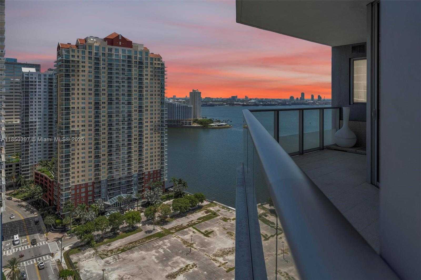 Small Image of 1300 BRICKELL BAY DR #2511, Miami Number 23
