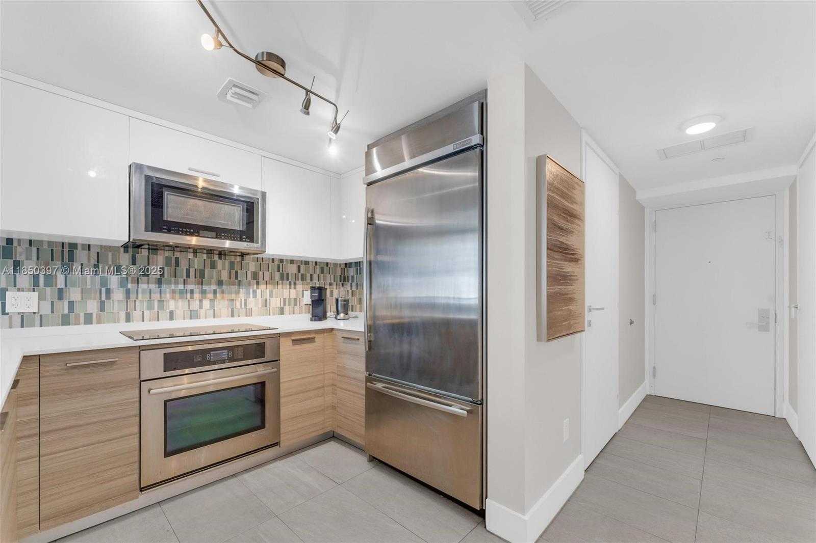 Small Image of 1300 BRICKELL BAY DR #2511, Miami Number 5