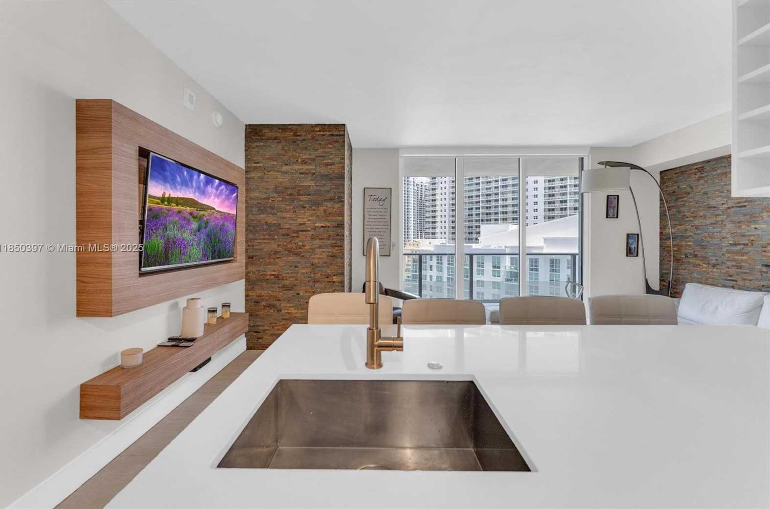 Small Image of 1300 BRICKELL BAY DR #2511, Miami Number 7