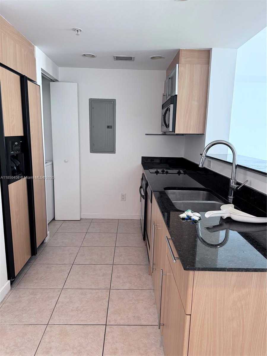 Small Image of 335 SOUTH BISCAYNE BLVD #1206, Miami Number 2