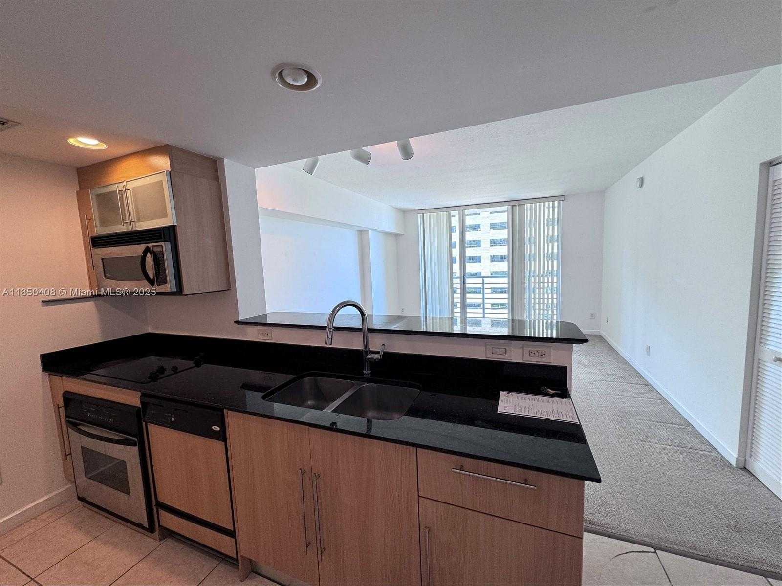 Small Image of 335 SOUTH BISCAYNE BLVD #1206, Miami Number 3