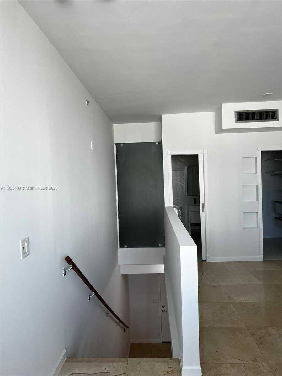 Small Image of 690 SOUTH WEST 1ST CT #1506, Miami Number 17