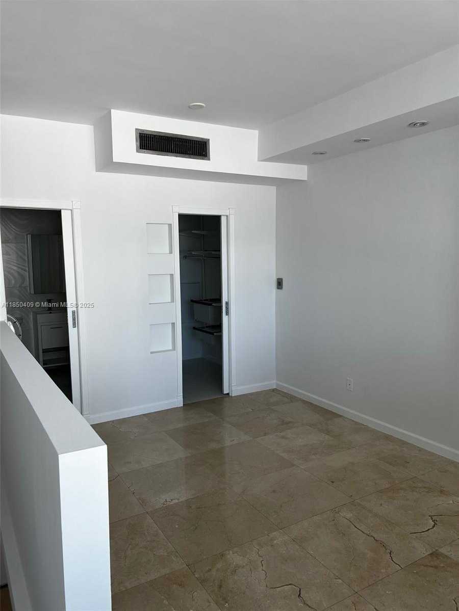 Small Image of 690 SOUTH WEST 1ST CT #1506, Miami Number 18