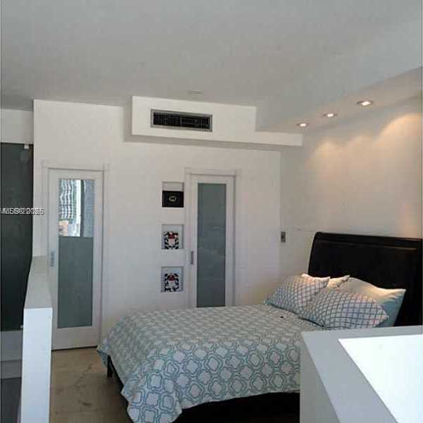 Small Image of 690 SOUTH WEST 1ST CT #1506, Miami Number 19
