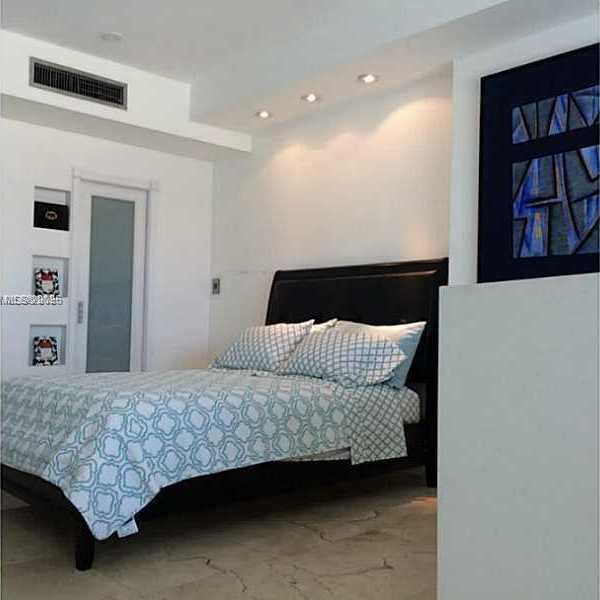 Small Image of 690 SOUTH WEST 1ST CT #1506, Miami Number 20