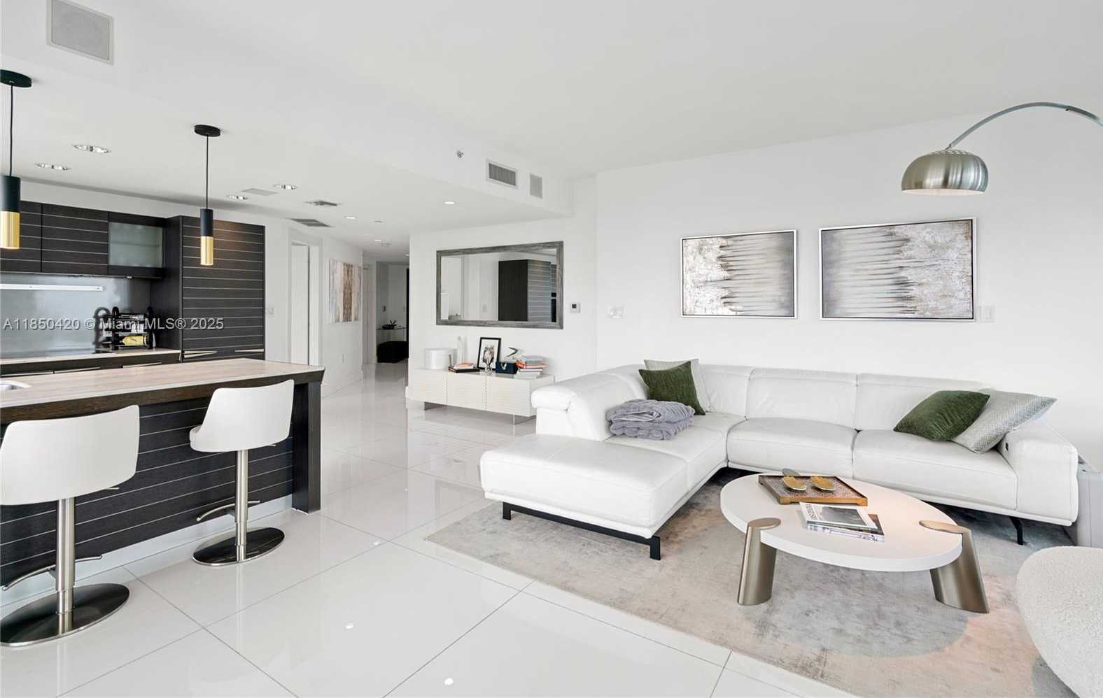 Small Image of 200 BISCAYNE BOULEVARD WAY #3802, Miami Number 11