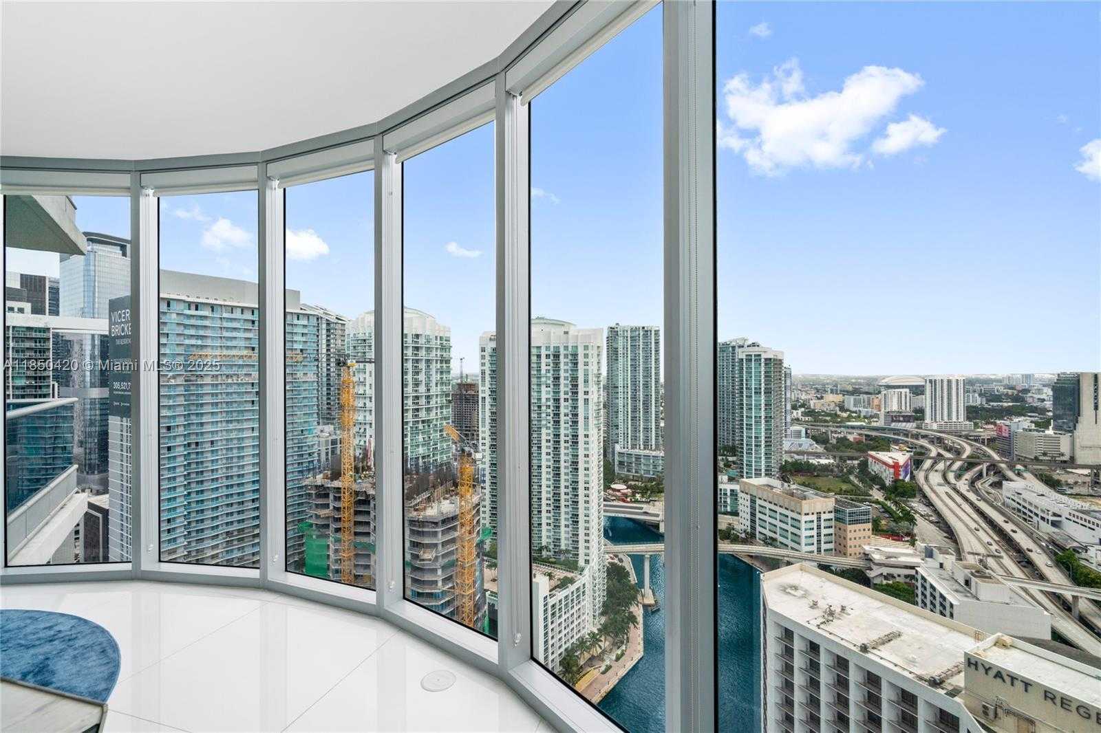 Small Image of 200 BISCAYNE BOULEVARD WAY #3802, Miami Number 18