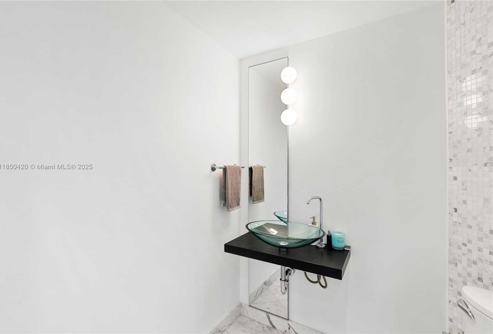 Small Image of 200 BISCAYNE BOULEVARD WAY #3802, Miami Number 20
