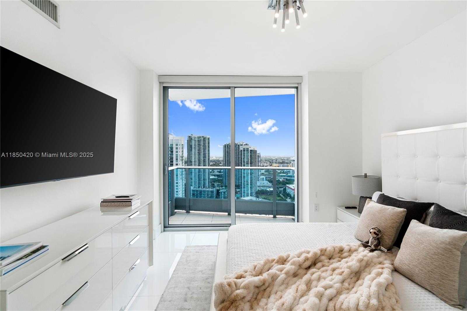 Small Image of 200 BISCAYNE BOULEVARD WAY #3802, Miami Number 23
