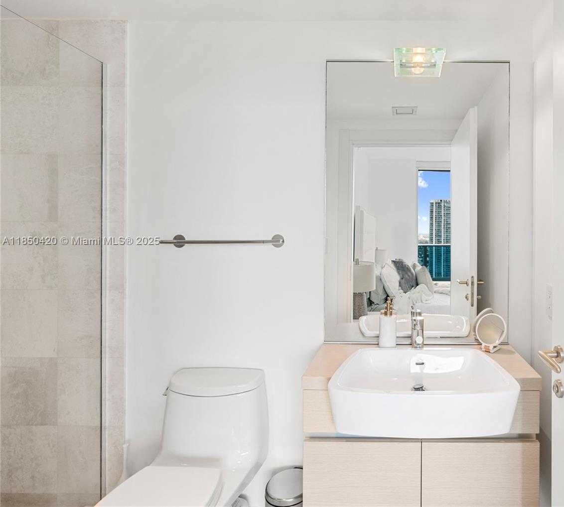 Small Image of 200 BISCAYNE BOULEVARD WAY #3802, Miami Number 25