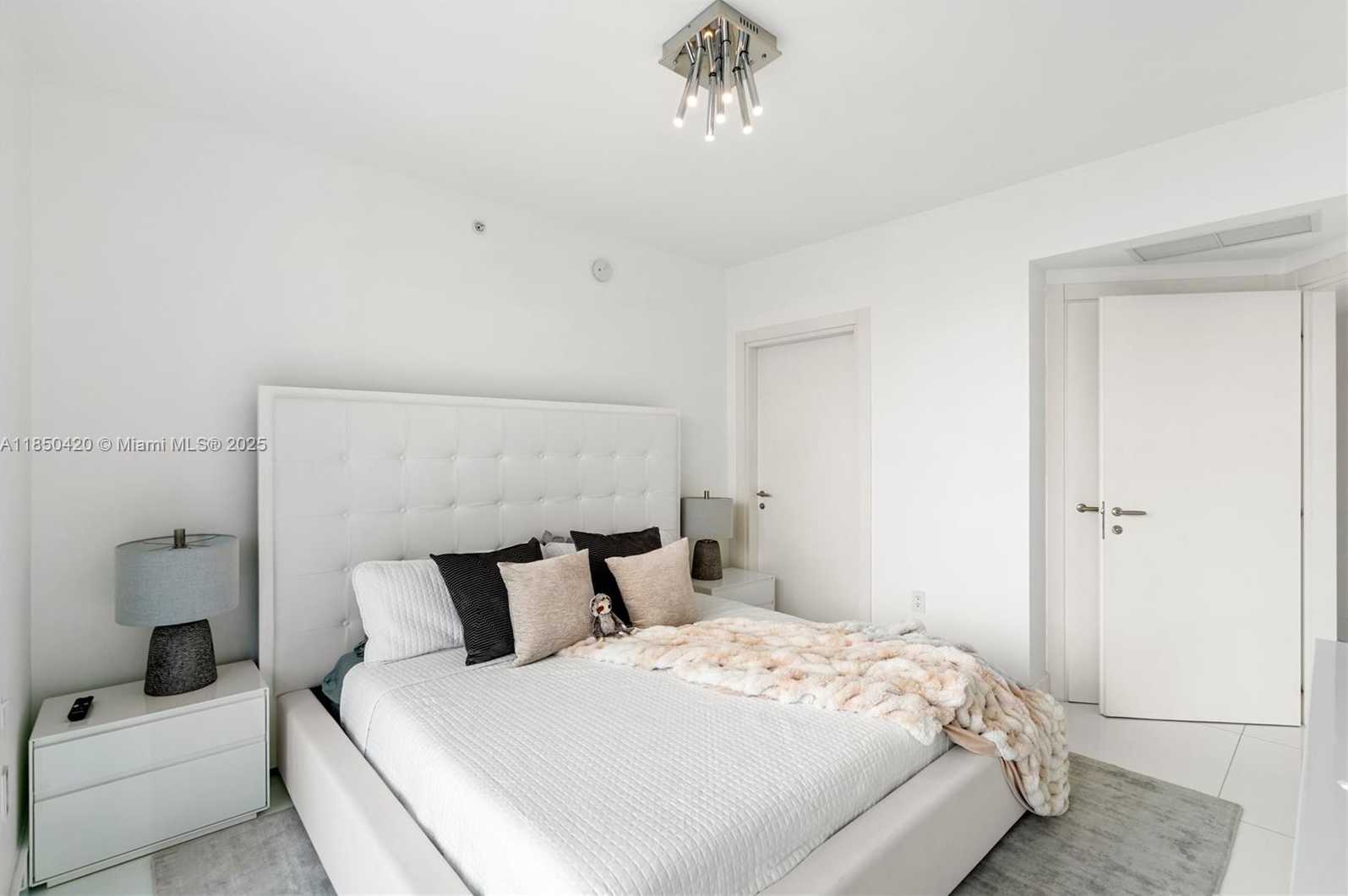 Small Image of 200 BISCAYNE BOULEVARD WAY #3802, Miami Number 28
