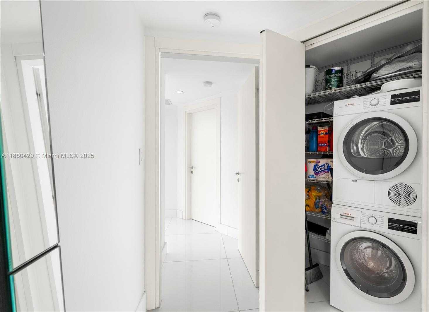 Small Image of 200 BISCAYNE BOULEVARD WAY #3802, Miami Number 34