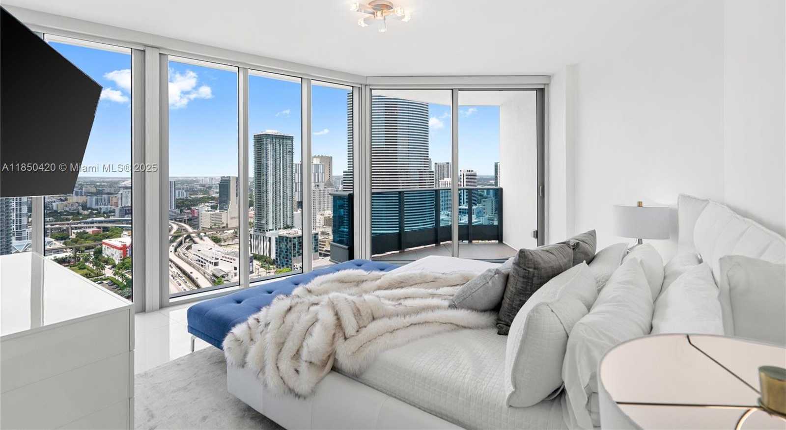 Small Image of 200 BISCAYNE BOULEVARD WAY #3802, Miami Number 39