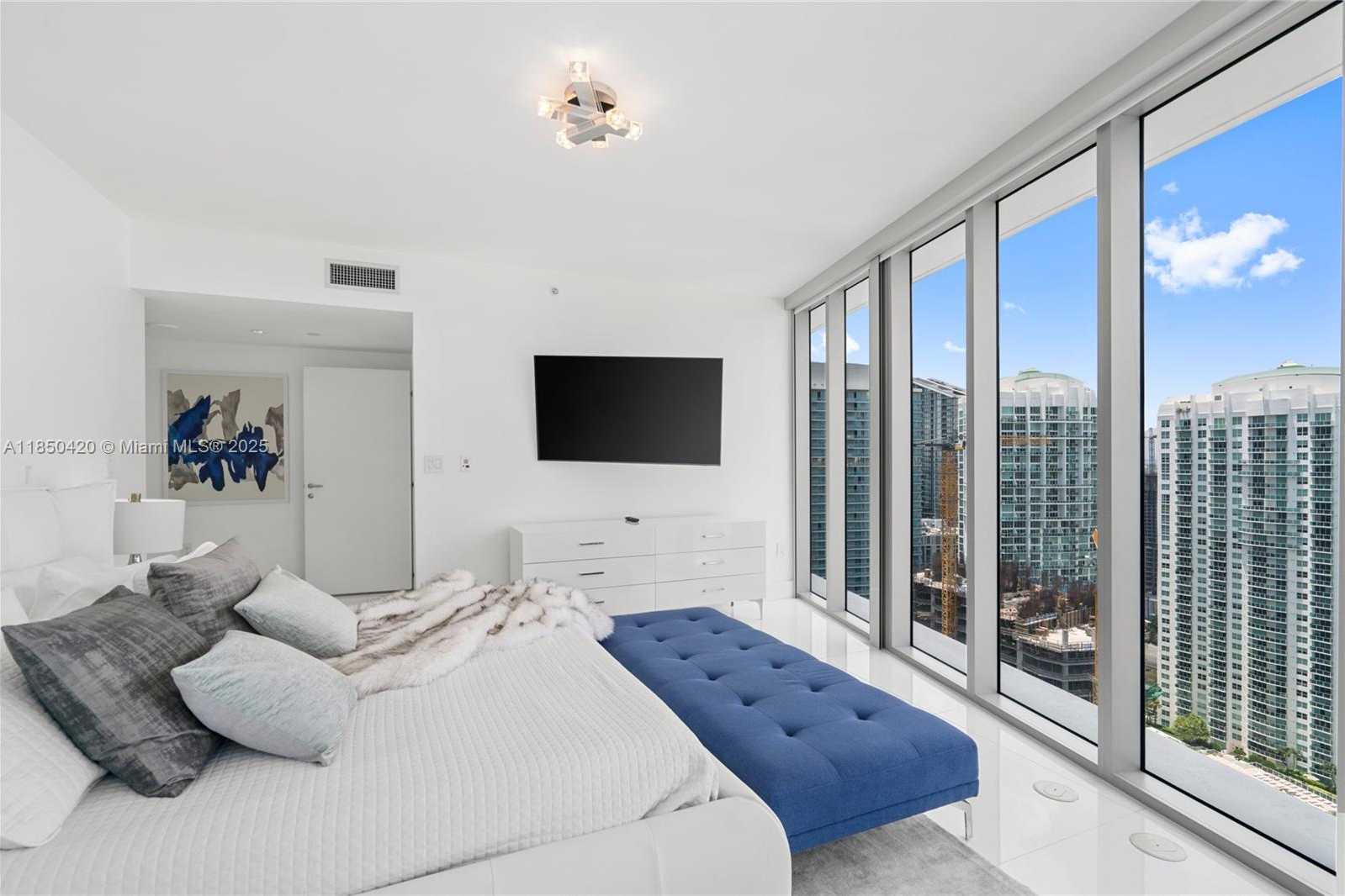 Small Image of 200 BISCAYNE BOULEVARD WAY #3802, Miami Number 41