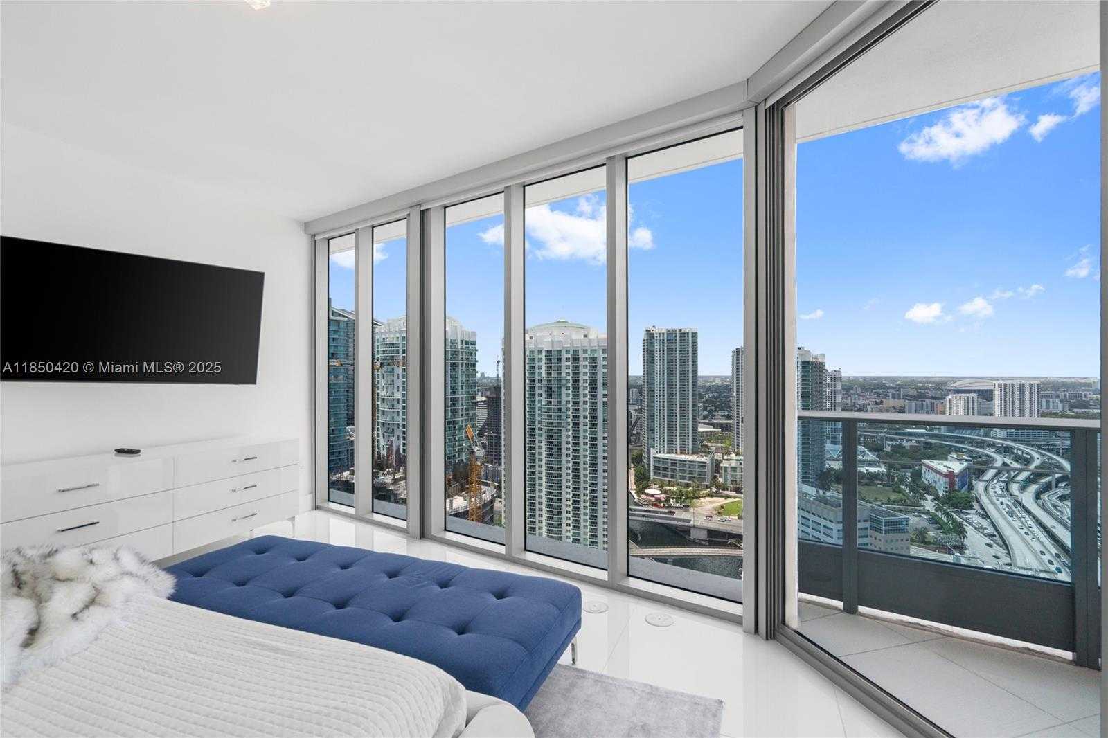 Small Image of 200 BISCAYNE BOULEVARD WAY #3802, Miami Number 42