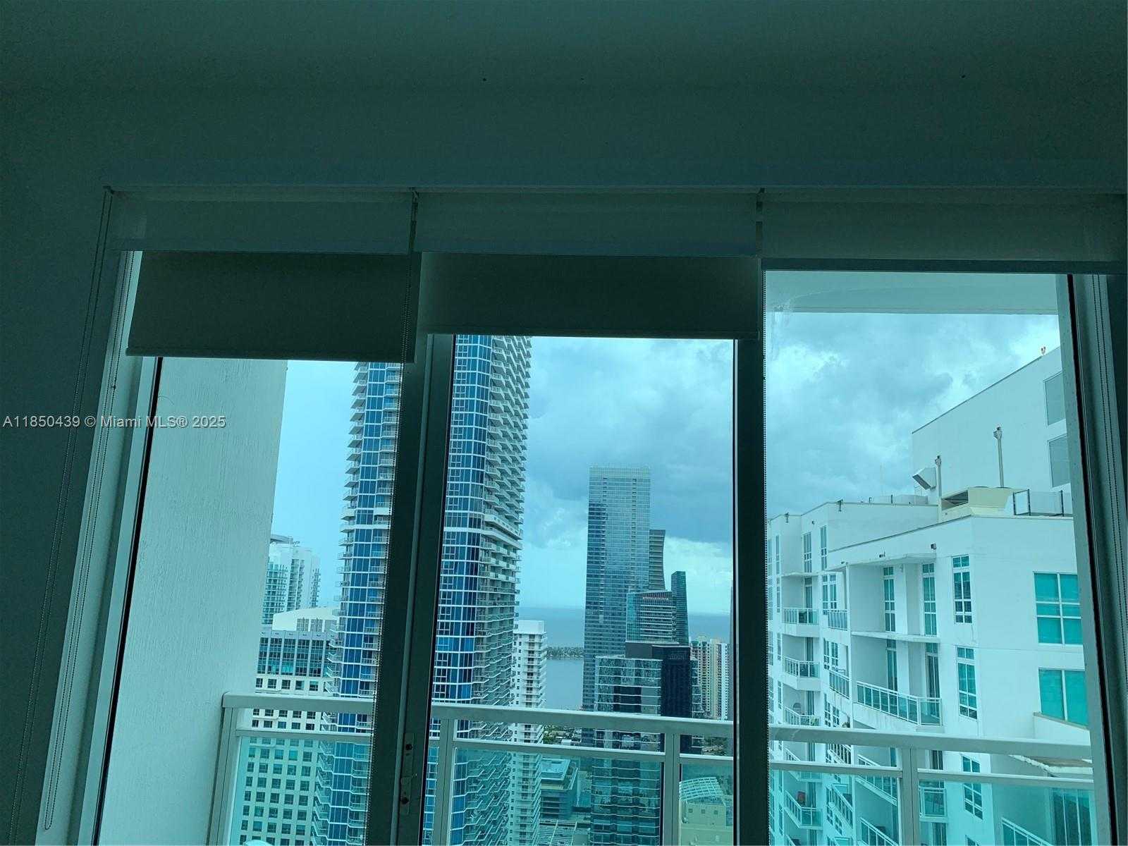 Small Image of 950 BRICKELL BAY DR #4303, Miami Number 10