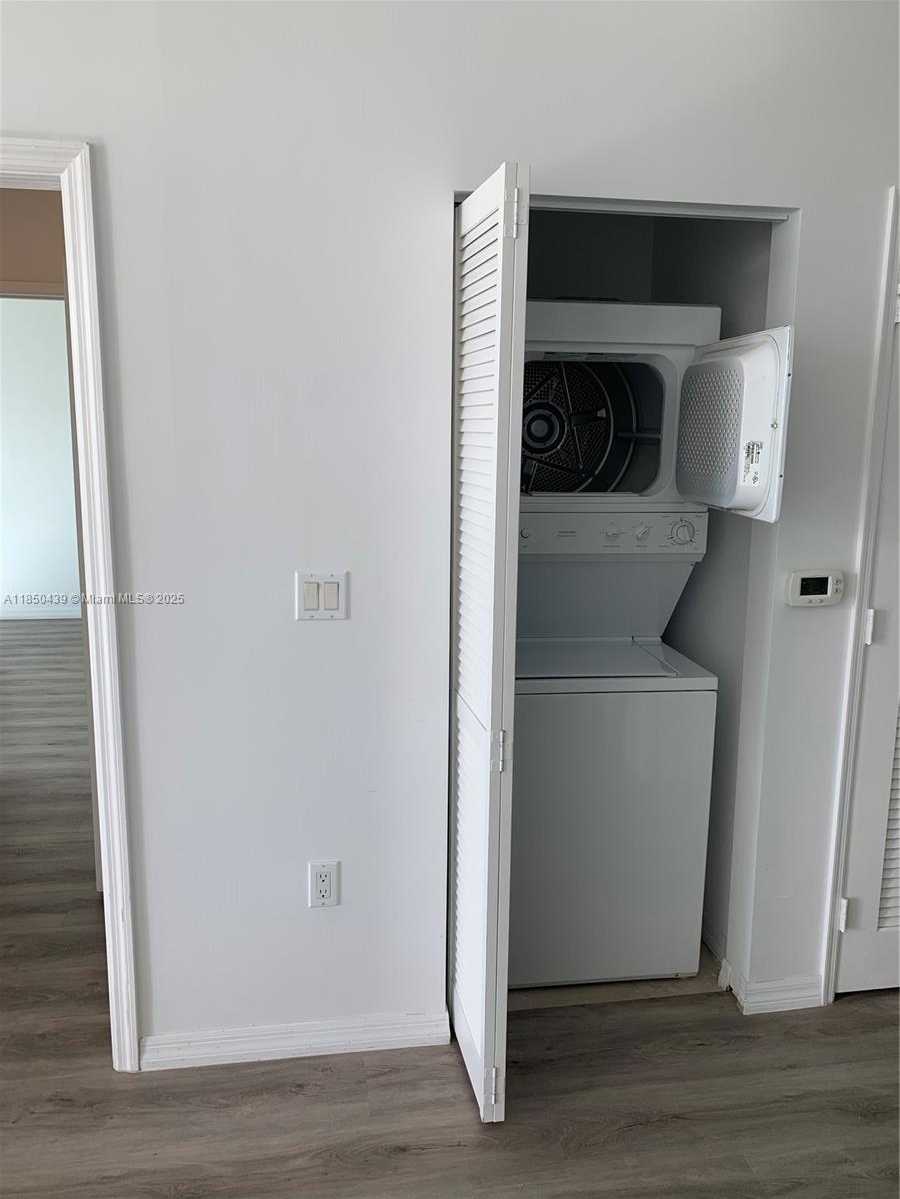 Small Image of 950 BRICKELL BAY DR #4303, Miami Number 4
