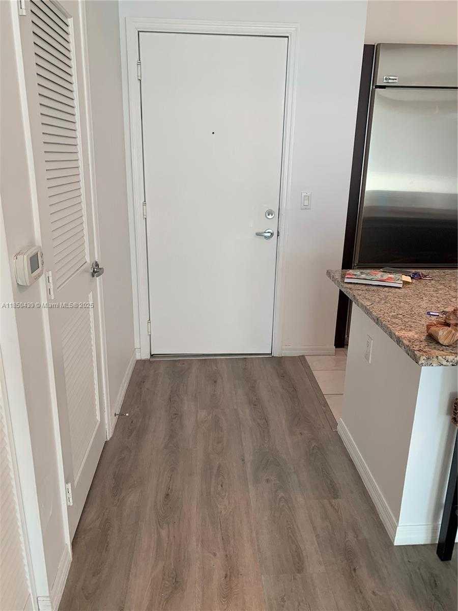Small Image of 950 BRICKELL BAY DR #4303, Miami Number 5