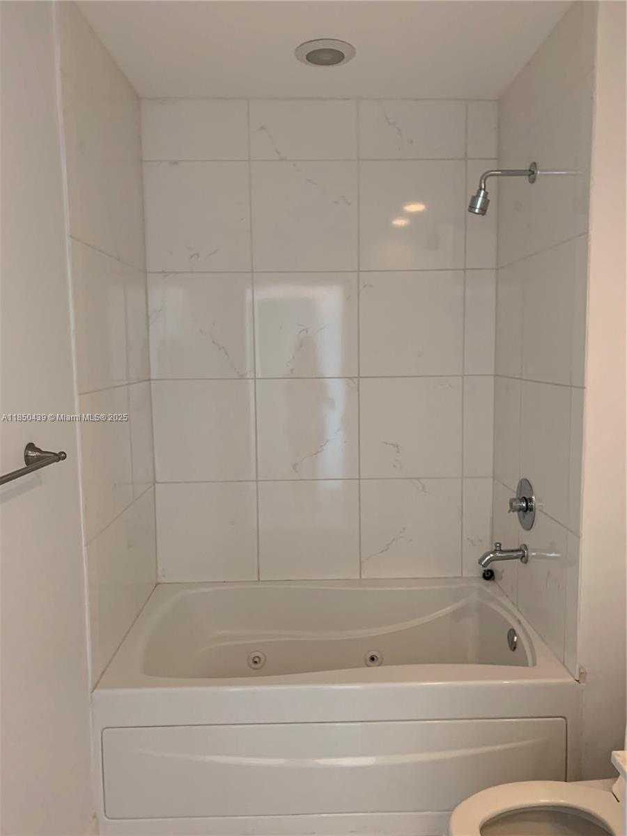 Small Image of 950 BRICKELL BAY DR #4303, Miami Number 7